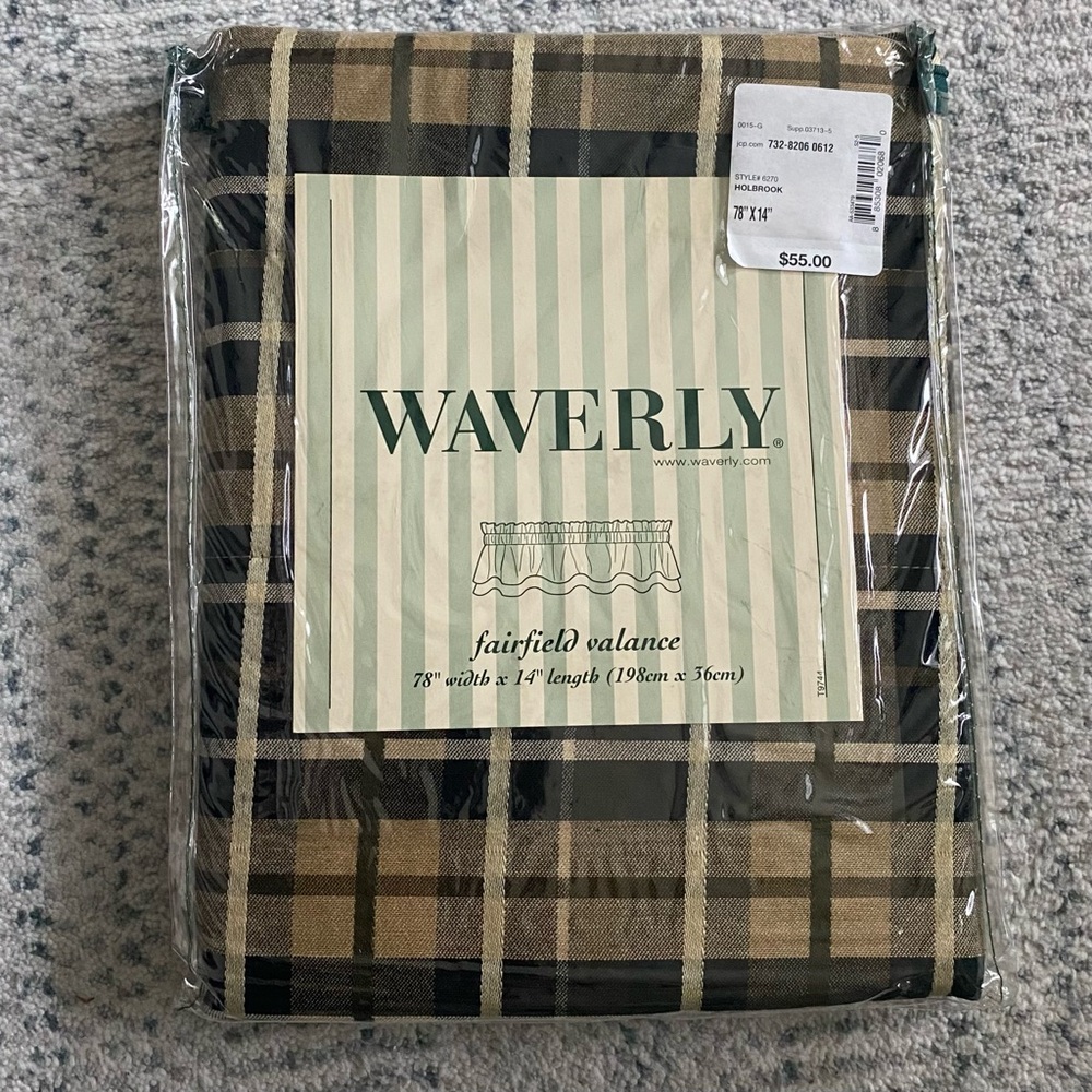 Waverly Fairfield Valance in Black and Gold Plaid